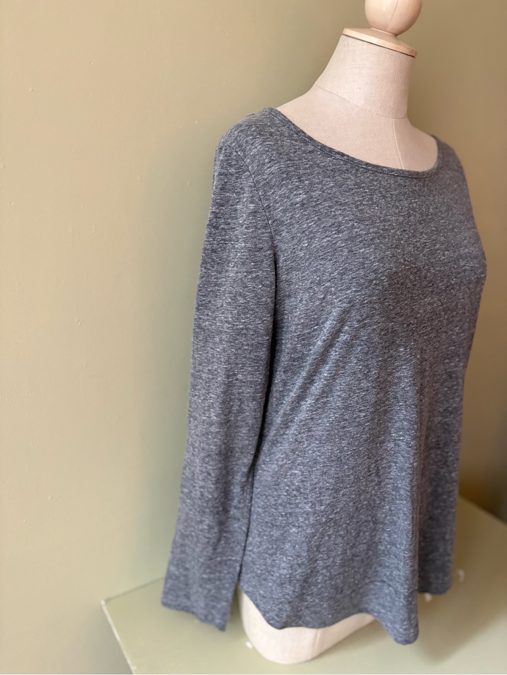 Bench Women's Heather Gray Long Sleeve Scoop Neck Tee Xl